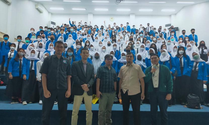 Universitas BSI (Bina Sarana Informatika) kampus BSD adakan acara menyambut mahasiswa baru (maba) tahun ajaran 2022/2023 dengan kegiatan yang positif, yaitu ORMIK (Orientasi Akademik). Bekerjasama dengan Palang Merah Indonesia (PMI), acara ini dilaksanakan di Universitas BSI kampus BSD, pada Senin (5/9/2022).