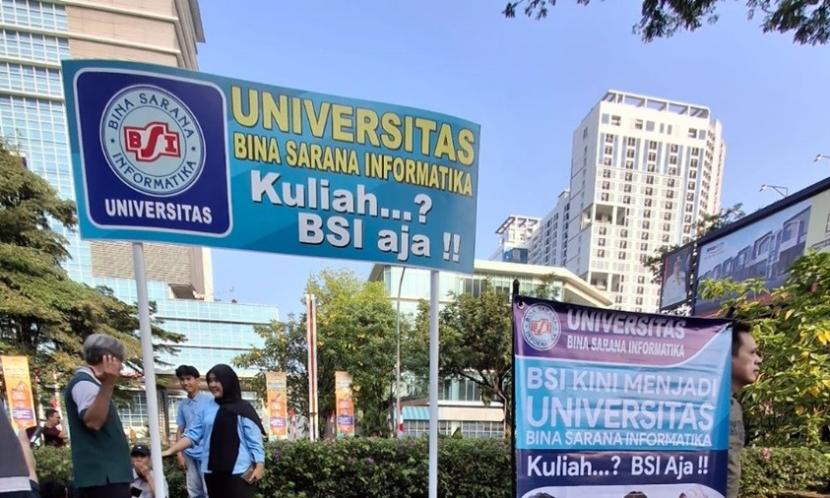 Universitas BSI (Bina Sarana Informatika) Kampus BSD turut ambil bagian dalam meriahkan Car Free Day di Kota Tangerang Selatan.