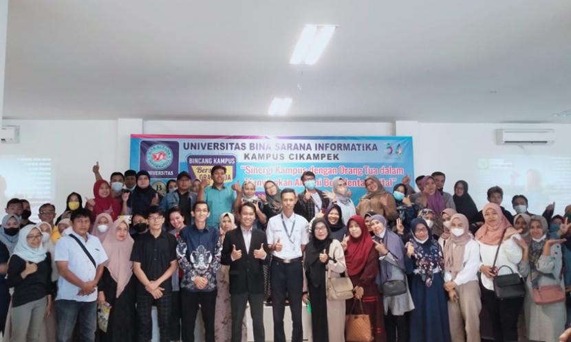 -Universitas BSI (Bina Sarana Informatika) kampus Cikampek mengundang orang tua mahasiswa baru, untuk berbincang-bincang seputar dunia kampus pada kegiatan Bincang Kampus Orang Tua (BKOT).