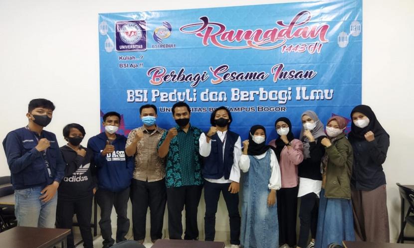 Universitas BSI (Bina Sarana Informatika) kampus Cilebut memaksimalkan momen Ramadhan dengan menggelar kegiatan Berbagi Ilmu dengan Komunitas Bogor Mengabdi, pada Rabu (27/4) silam. 