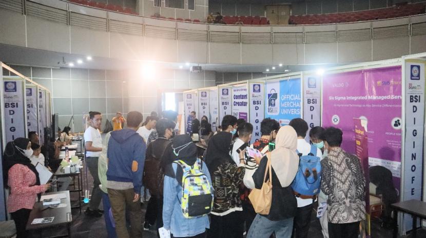 Universitas BSI (Bina Sarana Informatika) kampus Cut Mutia Bekasi akan menjadi tuan rumah acara bergengsi BSI DiginoFest – Bursa Kerja dan Talkshow yang diselenggarakan oleh KIAN EO.