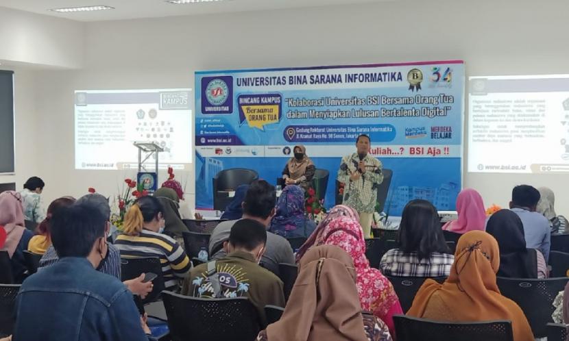 Universitas BSI (Bina Sarana Informatika) kampus Pemuda, Rawamangun, Jakarta Timur, mengundang orang tua mahasiswa baru (maba) untuk berbincang-bincang seputar dunia kampus, dalam kegiatan Bincang Kampus Orang Tua (BKOT). 