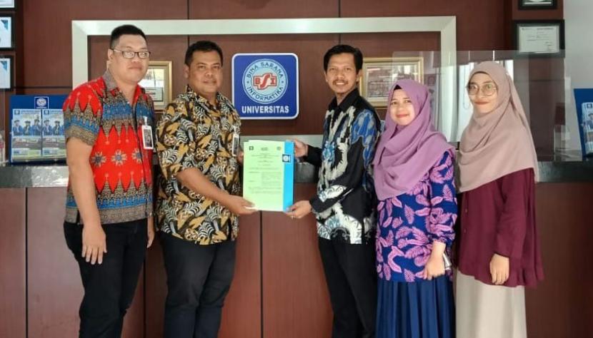 Universitas BSI (Bina Sarana Informatika) Kampus Pontianak dan PT Borneo Istimewa Sejahtera melakukan penandatangan kerja sama.