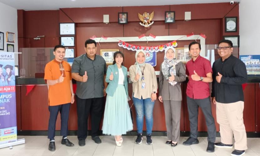 Universitas BSI (Bina Sarana Informatika) kampus Pontianak dan PT Bank Central Asia (BCA) Pontianak melakukan penandatanganan kerja sama pada Jumat, 15 September 2023 di Gedung Universitas BSI Pontianak. 