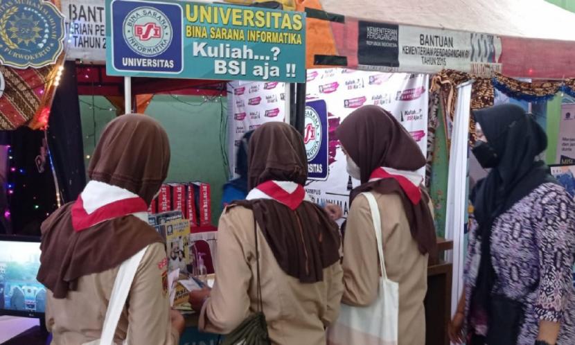 Universitas BSI (Bina Sarana Informatika) kampus Purwokerto, turut meramaikan acara Purbalingga Campus Fair 2022. Acara yang digelar di gedung olahraga Mahesa Jenar Purbalingga ini, diadakan selama tiga hari mulai dari 4 sampai 6 Februari 2022.