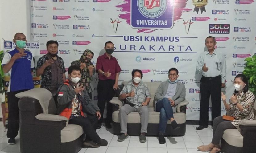 Universitas BSI (Bina Sarana Informatika) kampus Solo mendapatkan kesempatan kunjungan dari LLDIKTI Wilayah III Jakarta. Kegiatan visitasi lapangan ini, merupakan pelaksanaan monitoring dan evaluasi (monev) yang digelar selama tiga hari, mulai dari tanggal 21 hingga 23 Desember 2021. 