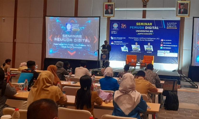 Universitas BSI (Bina Sarana Informatika) kampus Solo, mengadakan kegiatan Seminar Pemuda Digital di Hotel Harris Solo, Jawa Tengah, pada Senin (20/11). Kegiatan ini sebagai respon dari Universitas BSI untuk berupaya mencetak generasi muda yang melek digital, terutama dalam hadirnya Artificial Intelligence (AI).