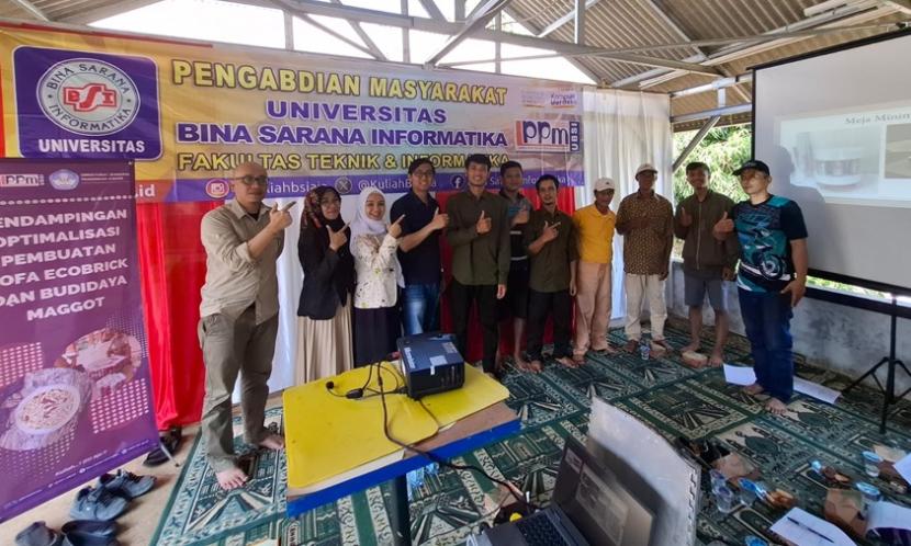 Universitas BSI (Bina Sarana Informatika) Kampus Sukabumi kembali menunjukkan komitmennya dalam mendukung keberlanjutan lingkungan dan pemberdayaan masyarakat melalui kegiatan Pengabdian Kepada Masyarakat yang dilaksanakan pada Ahad, 18 Agustus 2024.