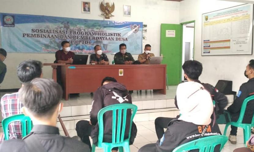 Universitas BSI (Bina Sarana Informatika) kampus Sukabumi, melakukan Sosialisasi Program Holistik Pembinaan dan Pemberdayaan Desa (PHP2D) di desa Girijaya, Kota Sukabumi.