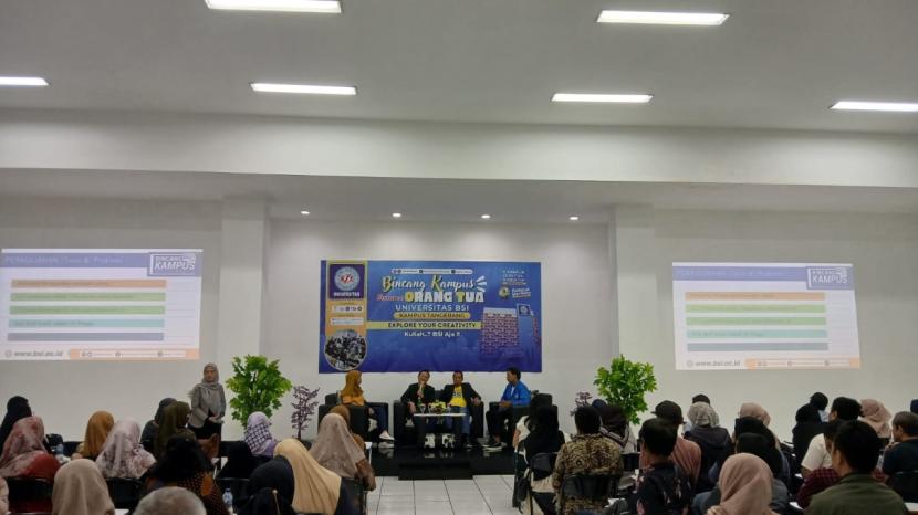 Universitas BSI (Bina Sarana Informatika) kampus Tangerang sukses menggelar acara yang berbeda dari biasanya, dengan mengajak orang tua mahasiswa baru untuk bersinergi dalam acara Bincang Kampus Bersama Orang Tua (BKOT). 