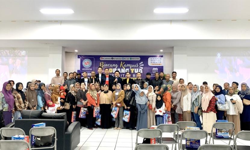 Universitas BSI (Bina Sarana Informatika) Kampus Tasikmalaya menampilkan karya-karya ilmiah dari mahasiswa berupa program aplikasi yang inovatif dalam acara Bincang Kampus Bersama Orang Tua (BKOT) yang dilaksanakan pada Sabtu, 13 Juli 2024.