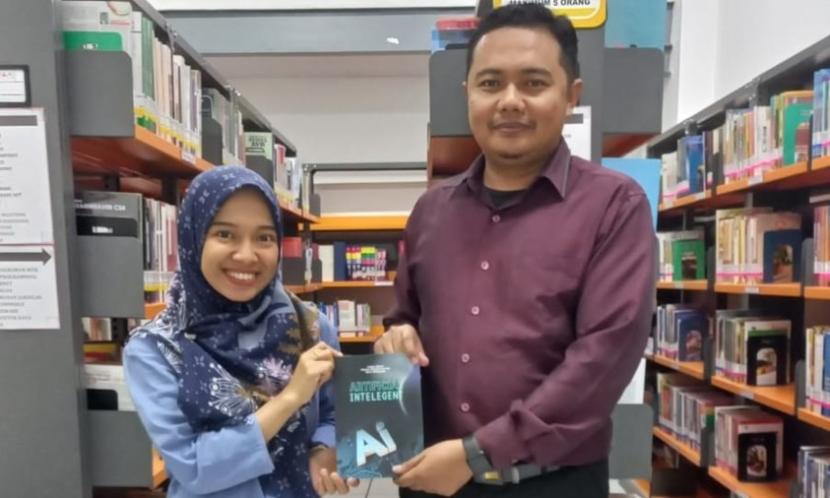 Universitas BSI (Bina Sarana Informatika) kampus Yogyakarta juga ikut meramaikan dengan menerima hibah buku dari dosen sekaligus Kepala Kampus Universitas BSI kampus Yogyakarta, Vadlya Maarif.