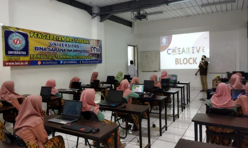 Universitas BSI (Bina Sarana Informatika) kampus Yogyakarta menyelenggarakan program Berbagi Sesama Insan.