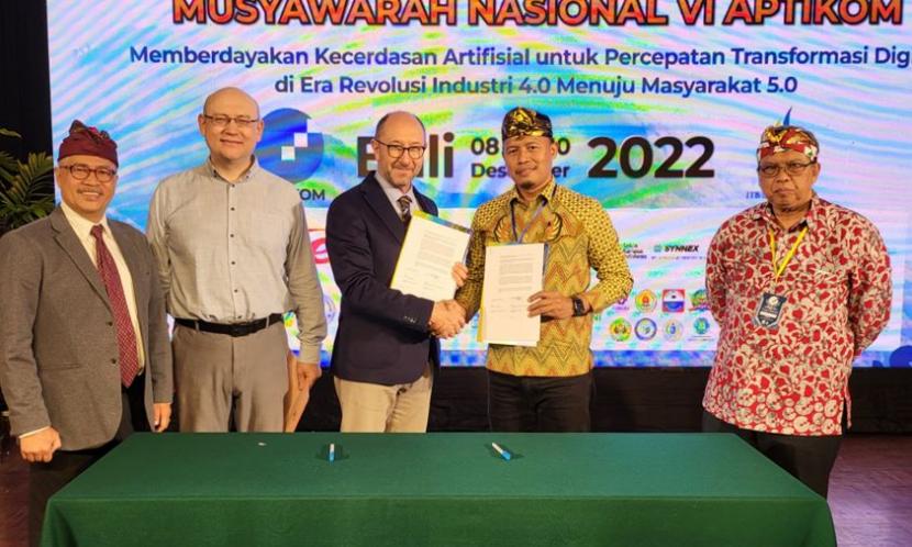  Universitas BSI (Bina sarana Informatika) sebagai Kampus Digital Kreatif sukses mengikuti rangkaian acara MUNAS (Musyawarah Nasional) APTIKOM (Asosiasi Pendidikan Tinggi Informatika dan Komputer) tahun 2022.