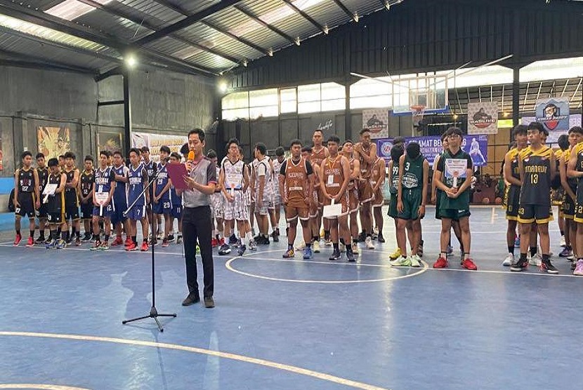  Universitas BSI (Bina Sarana Informatika) sebagai kampus Digital Kreatif  menyelenggarakan Basketball Competition BSI FLASH Sport Competition Kota Depok. Sebelum melakukan pertandingan antara wasit dan atlit melakukan janji yang dilakukan dari masing-masing perwakilan. Perwakilan wasit oleh Nur Aziz Taufiqurrahman, sementara perwakilan atlit oleh Hykal Faiz SMA Yapemri Depok. 