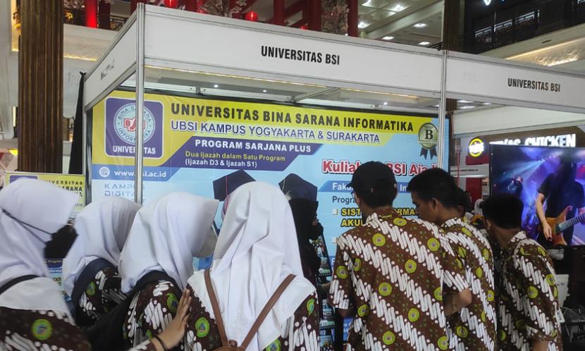 Universitas BSI (Bina Sarana Informatika) turut berpartisipasi dalam kegiatan Pameran Pendidikan Semarak Kampus Expo 2023, yang dilaksanakan di Sleman City Hall Yogyakarta.