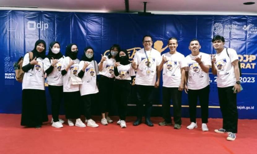 Universitas BSI Cengkareng mengirimkan sembilan relawan pajak untuk kegiatanPajak Bertutur di Kanwil DJP Jakarta Barat.