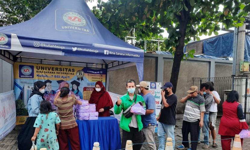 Universitas BSI kampus Bekasi sukses melaksanakan kegiatan Berbagi Sesama Insan.