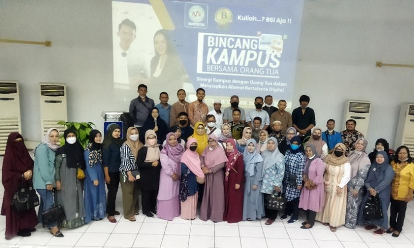 Universitas BSI kampus BSD sukses mengenalkan dunia kampus pada orang tua calon mahasiswa baru (camaba) di Aula Universitas BSI kampus BSD Tangerang Selatan, Banten pada Sabtu (3/9/2022). 