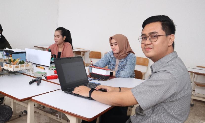 Universitas BSI kampus Cibitung berbagi tips menjadi mahasiswa berprestasi.