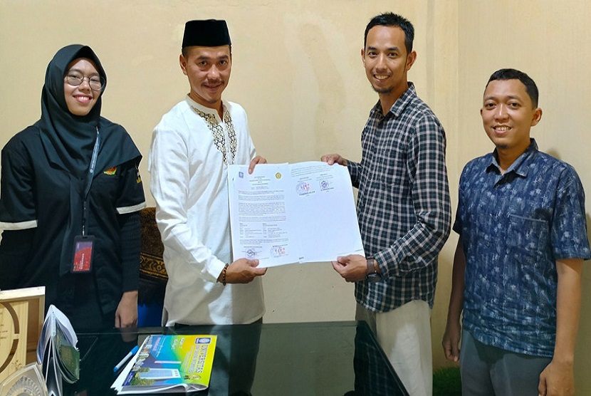 Universitas BSI kampus Ciputat melakukan penandatanganan MoU (Memorandum of Understanding) dengan SMK Muhammadiyah Parung yang berlokasi di aula SMK Muhammadiyah, pada Jumat (31/3/2023)