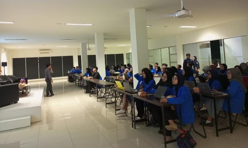 Universitas BSI kampus Karawang menggelar kegiatan workshop Sertifikasi Kompetensi Programmer.