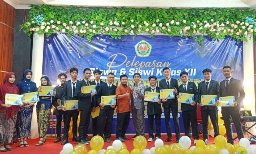 Universitas BSI kampus Karawang, sebagai institusi pendidikan berbasis digital kreatif, telah lama berkomitmen untuk mendukung pendidikan berkelanjutan di wilayah Karawang. 