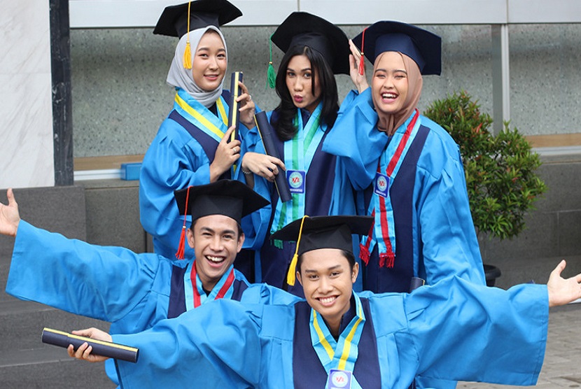 Universitas BSI kampus Sukabumi juga menyediakan program Sarjana Plus, yakni mahasiswa dapat menikmati kuliah program Diploma (D3) langsung dilanjutkan program Sarjana (S1). Tentunya dalam kurun waktu studi 4 tahun, mahasiswa langsung meraih dua gelar sekaligus, Ahli Madya dan Sarjana. 
