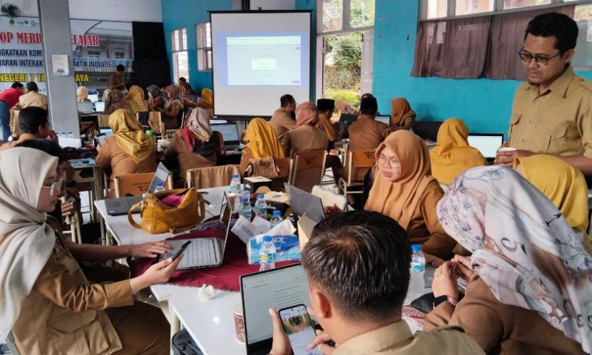 Universitas BSI kampus Tasikmalaya menggelar workshop Pembuatan Media Interaktif Dalam Pembelajaran.