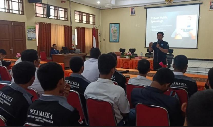 Universitas BSI mengadakan workshop untuk pembekalan OSIS SMK Negeri 5 Surakarta.
