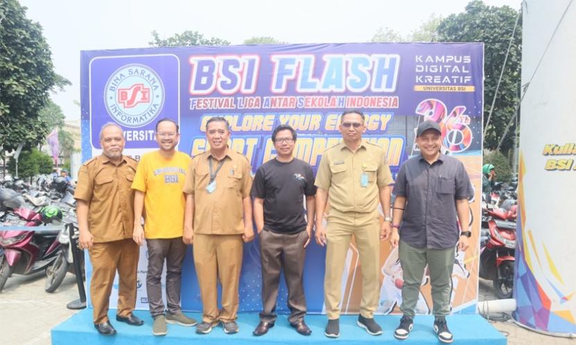 Universitas BSI menggelar BSI Flash 2024 untuk seluruh Tangerang Raya di Sport Center Universitas BSI kampus BSD, Tangerang Selatan.