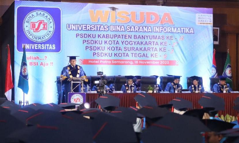 Universitas BSI menggelar wisuda periode Semester Gasal 2023/2024 dari empat kampus di Grand Ramashinta, Patra Semarang Hotel & Convention, Semarang.