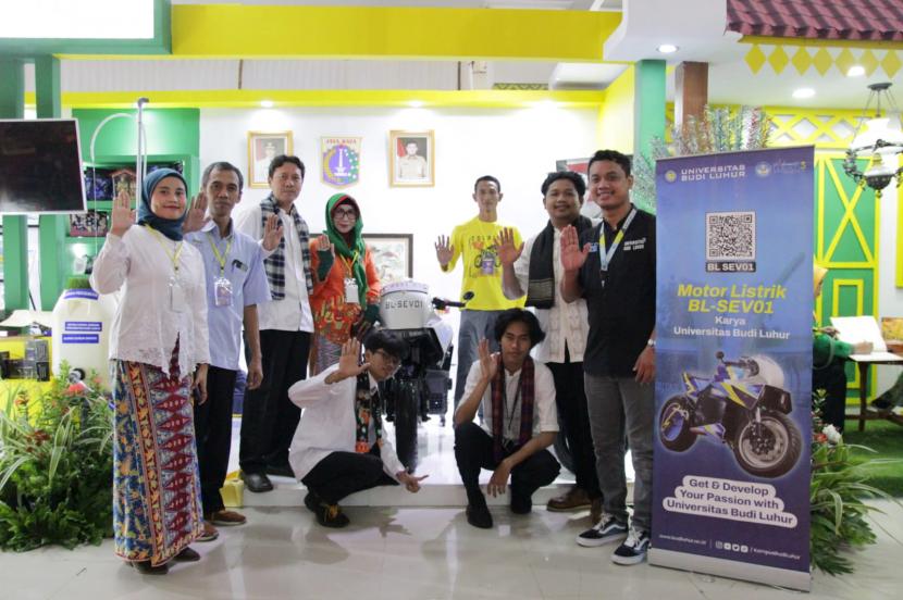 Universitas Budi Luhur membuka stand pameran Teknologi Tepat Guna Nusantara.
