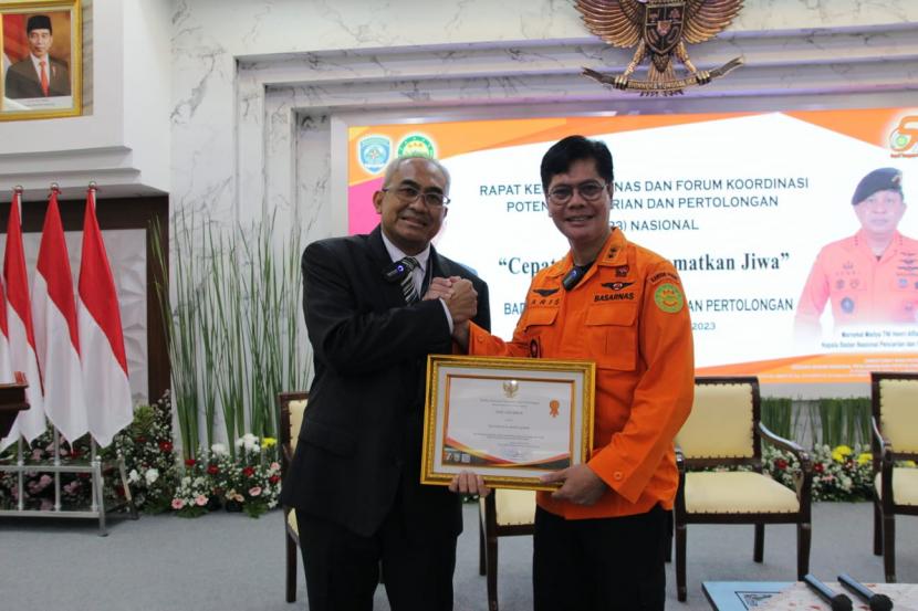 Universitas Budi Luhur satu-satunya kampus yang menerima penghargaan Sar Award dari Basarnas 