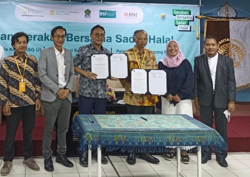 Universitas Indonesia (UI) melalui UI Halal Center (UIHC) bersama Program Pascasarjana Kajian Wilayah Timur Tengah dan Islam, terus meningkatkan sosialisasi dan literasi halal melalui berbagai kegiatan, antara lain pekan Gerakan Bersama Sadar Halal yang diselenggarakan di Salemba, Jakarta, Jumat (22/4/2022).