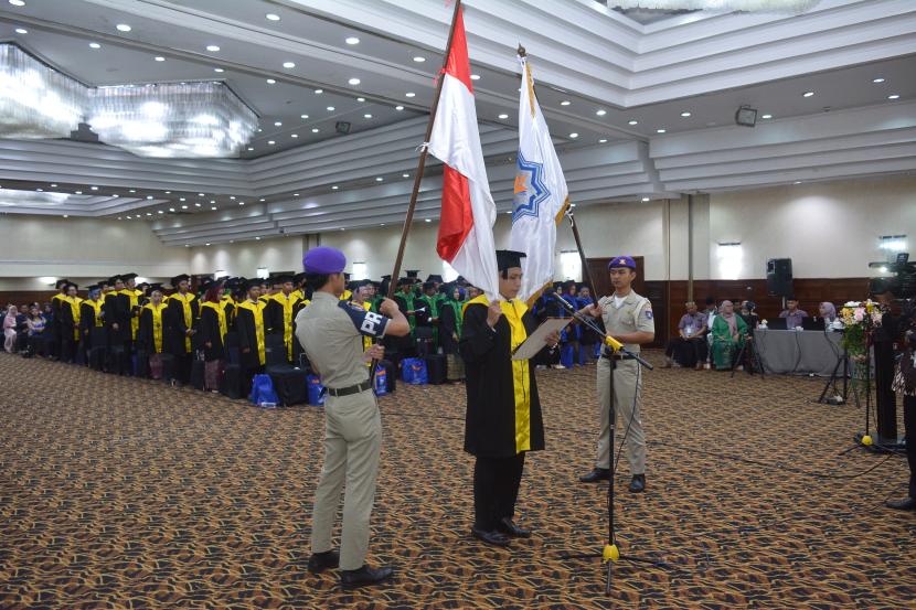 Universitas Insan Cendikia Mandiri (UICM), mewisuda 106 mahasiswa di Hotel Horison Bandung, Senin (28/10/2024).