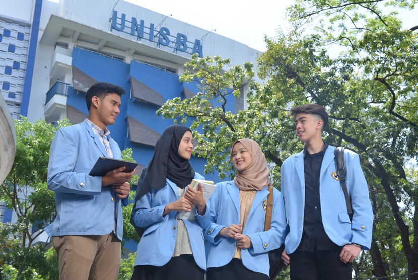 Mahasiswa Universitas Islam Bandung (Unisba). Kampus Unisba mengakui telah hentikan kerjasama dengan Danacita sejak 2023.