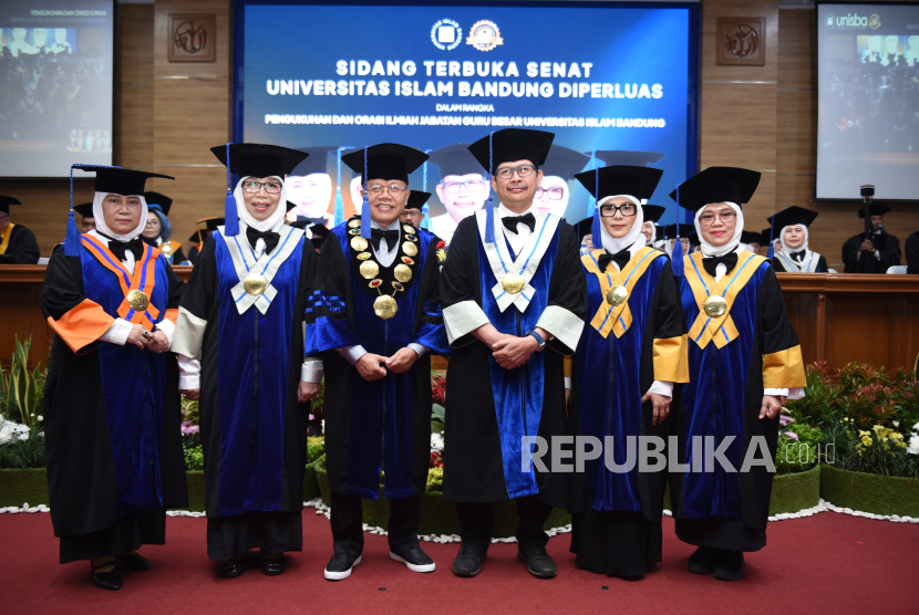 Universitas Islam Bandung (Unisba) kukuhkan lima guru besar dalam berbagai keilmuan, Kamis (26/02/2025).