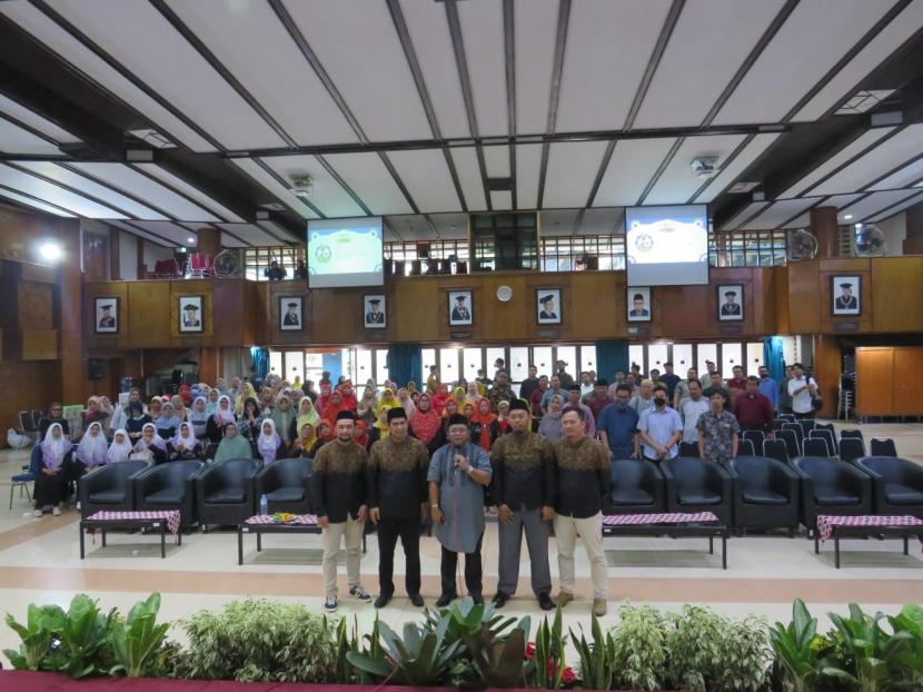 Universitas Islam Bandung (Unisba) melalui Bagian Peningkatan Ruhul Islam dan Pengelolaan Masjid (PRIPM) menggelar Tarhib Ramadhan yang dilaksanakan di Aula Unisba.