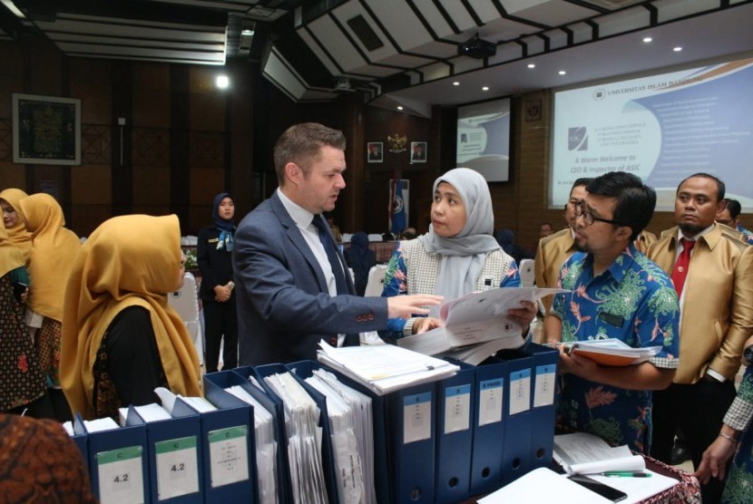 Universitas Islam Bandung (Unisba) mengajukan 13 program studi (Prodi) untuk diakreditasi sebuah lembaga internasional yakni Accreditation Service for International Collage (ASIC). 