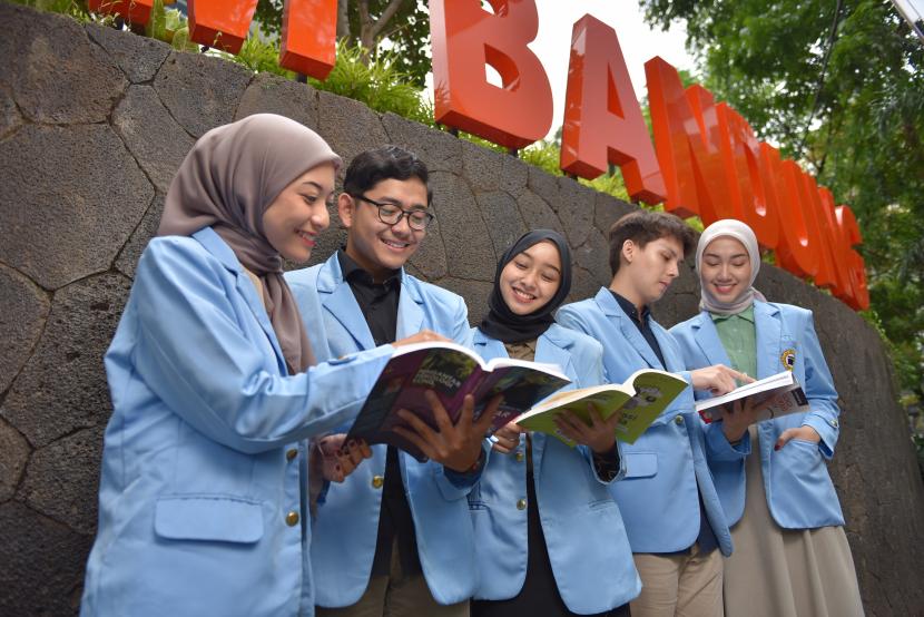 Universitas Islam Bandung (Unisba) sebagai Perguruan Tinggi Islam No. 1 di Jawa Barat versi UniRank tahun 2023, merupakan salah satu perguruan tinggi Islam swasta di Kota Bandung yang menawarkan biaya perkuliahan terjangkau bagi semua kalangan dengan berbagai program studi berkualitas.