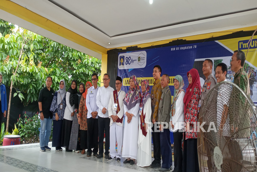 Universitas Islam Indonesia (UII) bersama Badan Kependudukan dan Keluarga Berencana Nasional (BKKBN) meluncurkan Sekolah Lansia Maharani di Ruang Terbuka Hijau Publik (RTHP) Bumen RW 06 Kalurahan Purbayan, Kemantren/Kecamatan Kotagede, Kota Yogyakarta, Rabu (26/2/2025). Sekolah 