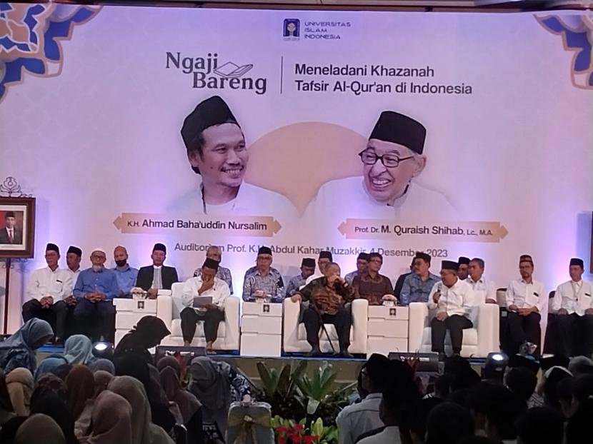 Universitas Islam Indonesia (UII) menggelar Ngaji Bareng dengan tema Meneladani Khazanah Tafsir Al-Quran di Indonesia di Auditorium Prof KH Abdul Kahar Muzakir, UII, Sleman, Senin (4/12/2023). KH Ahmad Baha