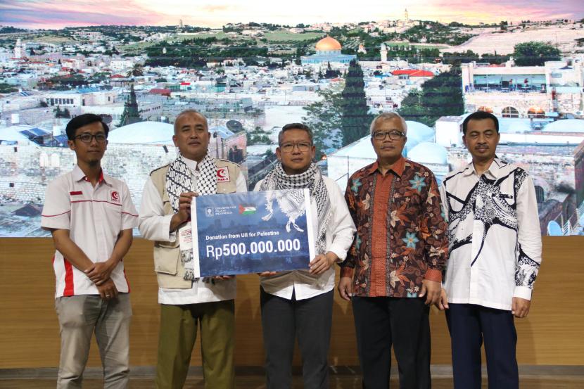  Universitas Islam Indonesia (UII) menyalurkan sejumlah bantuan kemanusiaan untuk Palestina.