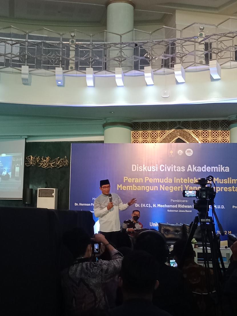 Universitas Islam Indonesia (UII) Yogyakarta, Selasa (5/4/2022) menyelenggarakan acara yang bertajuk Peran Pemuda Intelektual Muslim Membangun Negeri yang Berprestasi dengan menggandeng Gubernur Jawa Barat Ridwan Kamil sebagai pembicaranya.