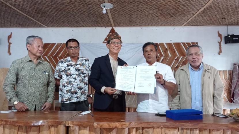 Universitas Krisnadwipayana (Unkris) menjalin kerja sama dengan Desa Suntenjaya, Maribaya Lembang, Kabupaten Bandung Barat, Jawa Barat. 