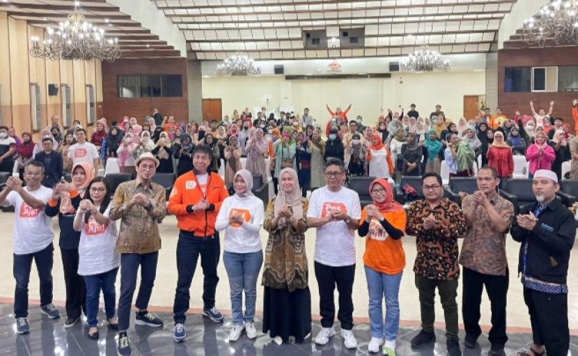 Universitas Logistik dan Bisnis Internasional (ULBI) dan PT Pos Indonesia berkolaborasi dengan Yayasan BIG Indonesia Gelar acara Fasilitasi Gratis untuk UKM Jawa Barat di Auditorium ULBI, Kota Bandung, Ahad (13/11).