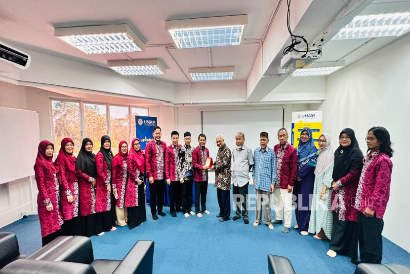 Universitas Muhammadiyah Cirebon (UMC) melakukan kunjungan akademik ke Universiti Muhammadiyah Malaysia (UMAM) dan Universiti Utara Malaysia (UUM) selama empat hari dari 10 sampai 13 Februari 2025.