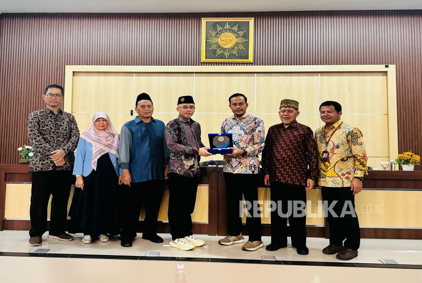 Universitas Muhammadiyah Cirebon (UMC) resmi membuka Pre-PhD Coaching dan Kuliah Umum yang berlangsung selama tiga hari dari 17 hingga 19 Februari 2024. 