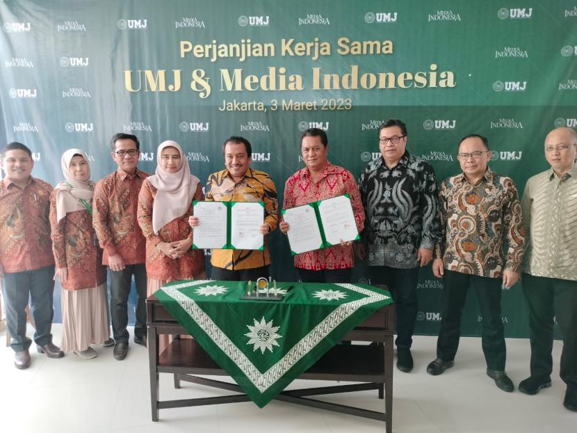 Universitas Muhammadiyah Jakarta menjalin kerja sama dengan Media Indonesia. Tampak Rektor UMJ DR Ma